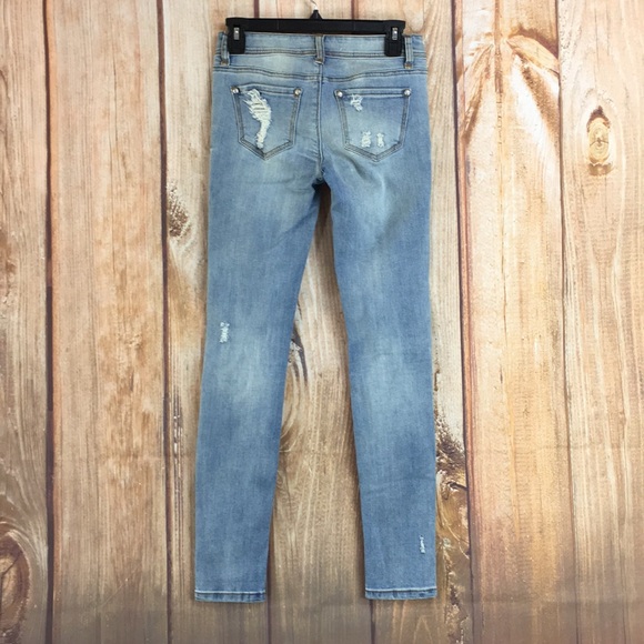 💙Almost Famous destroyed skinny jean size 0 - Picture 8 of 8